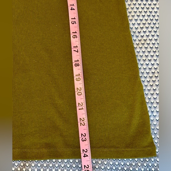 Army Green Scoop Neck Ribbed Tee Size M - Picture 5 of 8
